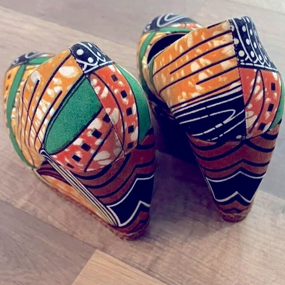 RARE Aldo Tribal Print Wedges - Sz 9.5 - Picture 3 of 3